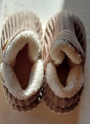 Chaussons fourrés pointure 37 neuf, état: Neuf sans étiquette, taille: 37, 8,00 €, 9,10 € Protection acheteurs incluse