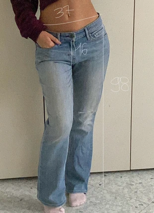 jeans vita bassa un po’ a zampa, marke: Vintage Dressing, zustand: Sehr gut, größe: S / 36 / 8, 7,00 €, 8,05 € inklusive Vinted-Käuferschutz