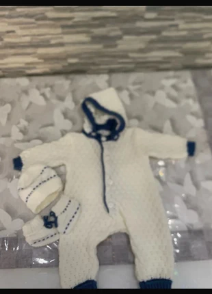 Tuta neonato con scarpine e cappellino, brand: UNICA, condizioni: Ottime, taglia: Taglia unica, €8.00, €9.10 include la Protezione acquisti