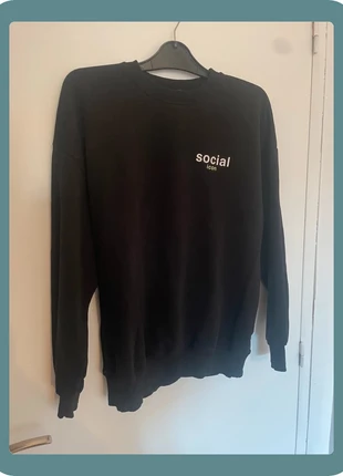 pull noir bershka, marque: Bershka, état: Très bon état, taille: S, 5,00 €, 5,95 € Protection acheteurs incluse