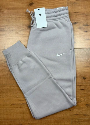 Pantalon de survêtement femme Phœnix Fleece violet clair Lila Nike neuf - Taille L, marque: Nike, état: Neuf avec étiquette, taille: L / 40 / 12, 35,00 €, 37,45 € Protection acheteurs (Pro) incluse