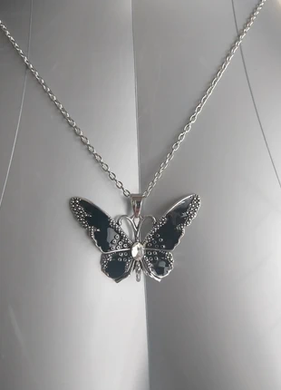 Chaîne en acier inoxydable avec pendentif papillon, staat: Heel goed, € 3,50, € 4,38 inclusief Kopersbescherming Pro