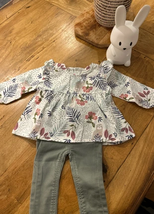 Ensemble blouse pantalon, brand: Petit Béguin, condizioni: Ottime, taglia: 6-9 mesi / 68 cm, €3.00, €3.85 include la Protezione acquisti