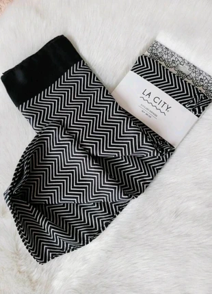 🔥 Châle Écharpe La City : L'Élégance Intemporelle en Motif Chevrons, marque: La City, état: Neuf avec étiquette, 18,00 €, 19,60 € Protection acheteurs incluse