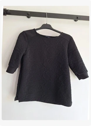 253. Haut texturé noir Kiabi T34 XS, marque: Kiabi, état: Très bon état, taille: XS / 34 / 6, 3,00 €, 3,85 € Protection acheteurs (Pro) incluse