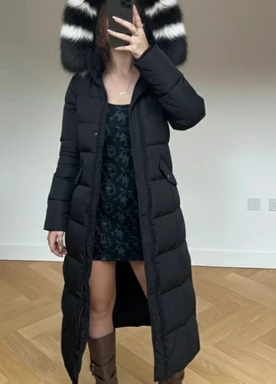 Doudoune longue noire avec capuche fourrure – Taille M, marque: Rose Mirée, état: Très bon état, taille: M / 38 / 10, 64,00 €, 67,90 € Protection acheteurs incluse