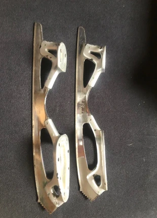 Lames de patin à glace 9.50, marque: Wilson, état: Bon état, 15,00 €, 16,45 € Protection acheteurs incluse