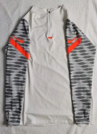 T-shirt sport Nike taille XL – Très bon état, marke: Nike, zustand: Sehr gut, größe: XL, 12,00 €, 13,30 € inklusive Vinted-Käuferschutz