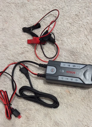 Bosch C3 12V/6V Smart Battery Charger and Maintainer - With Clamps & Cable Set, marque: Bosch, état: Très bon état, 65,00 €, 68,95 € Protection acheteurs incluse