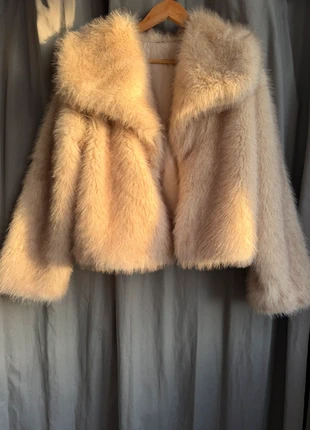 Veste en fausse fourrure beige, marca: Boutique indépendante, estado: Novo sem etiquetas, tamanho: S / 36 / 8, €65.00, €68.95 inclui Proteção do Comprador Pro