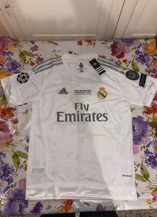 Maglia Real Madrid Final Milano 2016 – Cristiano Ronaldo 7 (Taglia L), marque: Real Madrid, état: Neuf avec étiquette, taille: M, 40,00 €, 42,70 € Protection acheteurs incluse