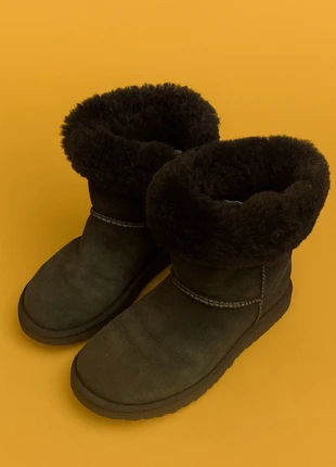 Chaussure UGG pour femme taille 38 noir en excellent état, marke: UGG, zustand: Sehr gut, größe: 38, 30,00 €, 32,20 € inklusive Vinted-Käuferschutz