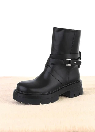 Paire de bottines très tendance, taille 38, merk: Autre boutique, staat: Heel goed, maat: 38, € 50,00, € 53,20 inclusief Kopersbescherming