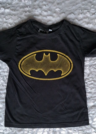 T-shirt noir Batman - taille 116-122cm - logo floqué, marque: Batman, état: Très bon état, taille: 6 ans / 116 cm, 2,50 €, 3,33 € Protection acheteurs incluse