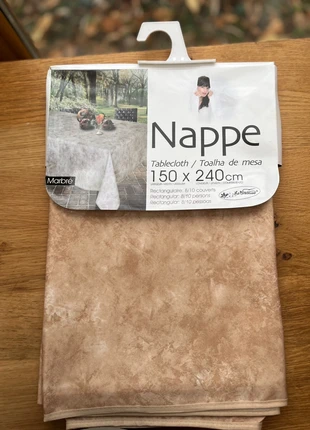 Une nappe rectangulaire beige- 150 x 240, brand: sans marque, condizioni: Ottime, €8.00, €9.10 include la Protezione acquisti Pro