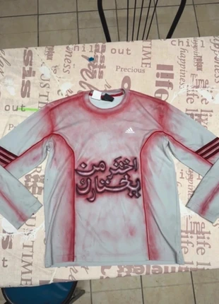 Arabic Adidas longsleeve Airbrushed y2k custom, marca: adidas, estado: Novo sem etiquetas, tamanho: M, €70.00, €74.20 inclui Proteção do Comprador