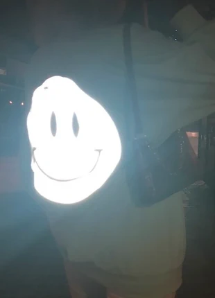 Glowing sweatshirt with smiley., marke: Mejiwoo, zustand: Sehr gut, größe: M / 38 / 10, 15,00 €, 16,45 € inklusive Vinted-Käuferschutz