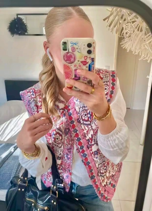 Veste sans manche rose à motifs, marke: Boutique indépendante, zustand: Neu, größe: Einheitsgröße, 30,00 €, 32,20 € inklusive Vinted-Käuferschutz