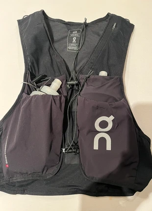 RUN vest, merk: On, staat: Nieuw met prijskaartje, € 99,00, € 104,65 inclusief Kopersbescherming