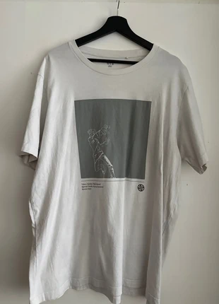 Gojo shirt, merk: Jujutsu Kaisen, staat: Heel goed, maat: XL, € 4,00, € 4,90 inclusief Kopersbescherming