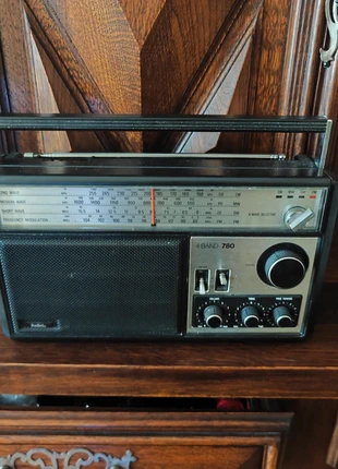 Radio marque Radiola modèle 4 BAND 780 - Objet rare et collector, brand: Radiola, condition: Good, €50.00, €53.20 includes Buyer Protection