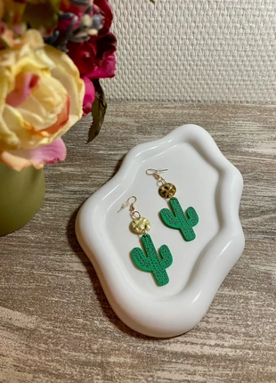 Boucles d'oreilles Vintage en résine modèle Cactus et sa pastille dorée, brand: Tendance, condition: New without tags, €6.90, €7.95 includes Buyer Protection