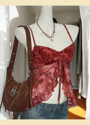 Top rouge à fines bretelles, imprimé floral et volants, merk: LOOK, staat: Heel goed, maat: S / 36 / 8, € 26,99, € 29,04 inclusief Kopersbescherming