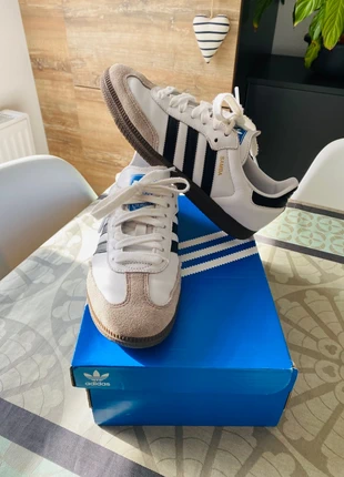 Adidas samba noire et blanche P.38 1/2, marque: adidas, état: Bon état, taille: 38.5, 32,00 €, 34,30 € Protection acheteurs incluse