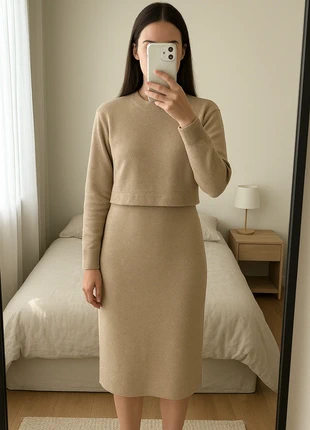 Ensemble sweat crop top + jupe taille haute Zara beige., brand: Zara, condizioni: Nuovo senza cartellino, taglia: S / IT 40 / EU 36, €15.00, €16.45 include la Protezione acquisti