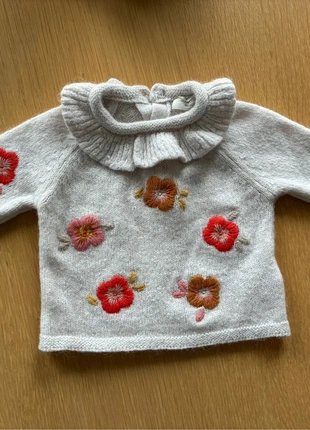 Pull à fleurs brodé Boutchou, merk: Bout'chou, staat: Nieuw zonder prijskaartje, maat: 3-6 maanden / 62 cm, € 7,00, € 8,05 inclusief Kopersbescherming
