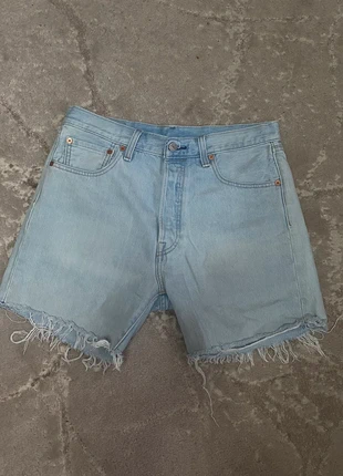 Short en jean bleu clair lev’is – Taille M – Style tendance & estival, brand: Levi's, condition: Very good, size: M / 38 / 10, €5.00, €5.95 includes Buyer Protection