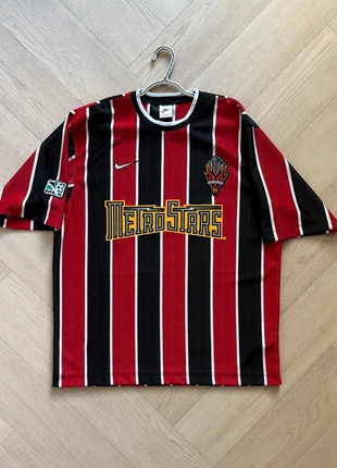 New York Metrostars 97/98 home, merk: Nike, staat: Nieuw zonder prijskaartje, maat: L, € 180,00, € 189,70 inclusief Kopersbescherming