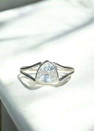Bague élégante de forme triangulaire en argent massif 925 avec pierre de zircon blanc, brand: Argent, condition: Very good, size: 18.5 mm Ø, €15.00, €16.45 includes Buyer Protection