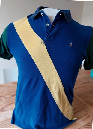 Polo Ralph Lauren. Bleu,bande jaune diagonale,manches vertes.logo couleurs. Taille M, marke: Ralph Lauren, zustand: Sehr gut, größe: M, 24,50 €, 26,43 € inklusive Vinted-Käuferschutz