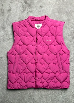 Doudoune sans manche Arte rose fushia broderie poitrine motif cœur taille XS/S, merk: Arte, staat: Heel goed, maat: S, € 110,00, € 116,20 inclusief Kopersbescherming