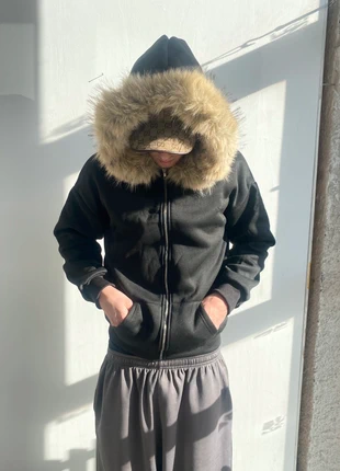 Veste capuche fourrure Y2k, marca: y2k, estado: Novo sem etiquetas, tamanho: M, €50.00, €53.20 inclui Proteção do Comprador