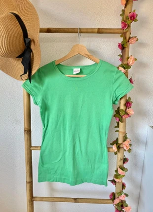 Camiseta, merk: United Colors of Benetton, staat: Heel goed, maat: M / 38 / 10, € 5,00, € 5,95 inclusief Kopersbescherming