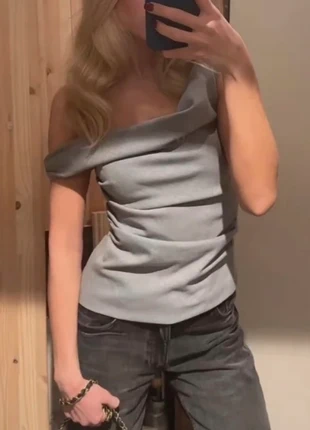 Reserved Top mit Etikett, brand: Reserved, condizioni: Nuovo con cartellino, taglia: XS / IT 38 / EU 34, €16.00, €17.50 include la Protezione acquisti