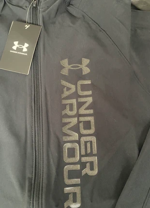 Veste under armour outrun the storm S neuf avec étiquette authentique prix fixe, marque: Under Armour, état: Neuf avec étiquette, taille: S, 45,00 €, 47,95 € Protection acheteurs incluse