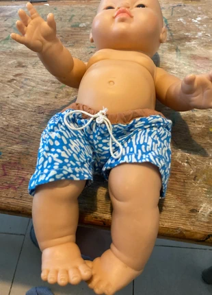 Short de bain pour poupon, marke: Minikane, zustand: Sehr gut, größe: 24–36 Monate / 92, 10,00 €, 11,20 € inklusive Vinted-Käuferschutz