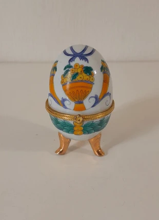 Collectable vintage French porcelain egg shaped pill box / trinket box / ornament, état: Très bon état, 10,00 €, 11,20 € Protection acheteurs (Pro) incluse