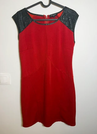 Robe rouge chic – Épaules simili cuir noir – Taille L – Parfaite fêtes & soirées, marca: Tendance, estado: Muito bom, tamanho: L / 40 / 12, €12.00, €13.30 inclui Proteção do Comprador