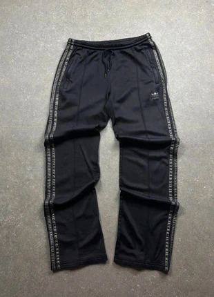 Adidas Woman Track Pants Large Fit, marque: adidas, état: Très bon état, taille: S / 36 / 8, 31,90 €, 34,20 € Protection acheteurs (Pro) incluse