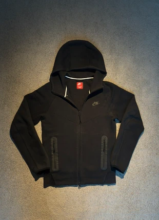 gilet nike tech noir, marque: Nike, état: Très bon état, taille: XS, 70,00 €, 74,20 € Protection acheteurs incluse