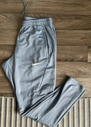 Running Nike, marque: Nike, état: Très bon état, taille: L, 25,00 €, 26,95 € Protection acheteurs incluse