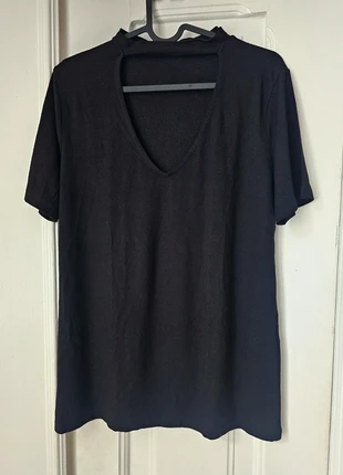 Pull&Bear • T-shirt preta básica com decote em V (tam. L), marca: Pull & Bear, estado: Muy bueno, tamaño: L / 40 / 12, 5,50 €, 6,48 € Protección al comprador incluida