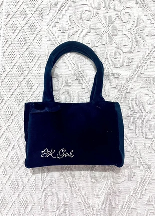 Mini borsa in velluto blu Blukids con strass | Mini Blue Velvet Handbag by Blukids with Rhinestones, marque: Blukids, état: Neuf sans étiquette, 9,90 €, 11,10 € Protection acheteurs incluse