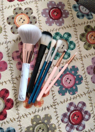 🌲6 pinceaux maquillage voir annonce, marque: H&M, état: Neuf avec étiquette, 1,50 €, 2,28 € Protection acheteurs incluse