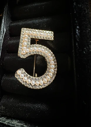 broche strass et perles, marque: Strass, état: Très bon état, 10,00 €, 11,20 € Protection acheteurs incluse