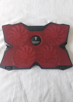 Tablette élévatrice avec ventilateur intégré – Berserk Gaming, marke: Berserk gaming, zustand: Sehr gut, 12,00 €, 13,30 € inklusive Vinted-Käuferschutz